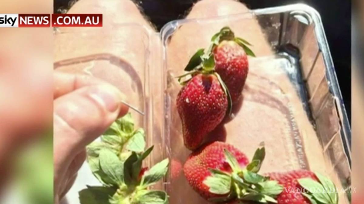 La crisis de las agujas en Australia; fresas, manzanas y plátanos aparecen con objetos puntiagudos en su interior