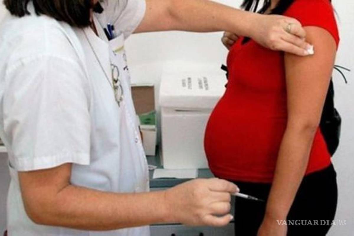 Prueban Pfizer y BioNTech vacuna contra COVID en embarazadas en 9 países