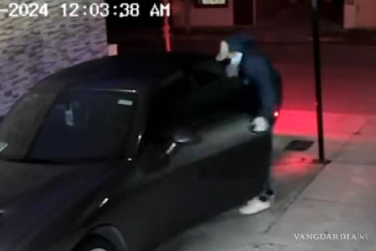 ‘Se metieron a la casa y tomaron las llaves’: captan en video robo de auto en fraccionamiento de Saltillo