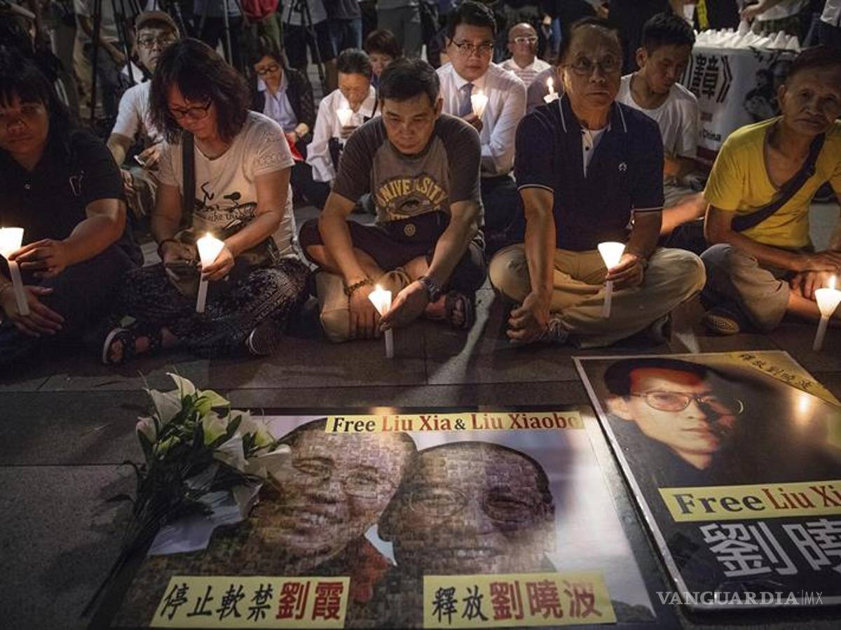 $!154 premios Nobel piden a China que permita salir a Liu Xiaobo
