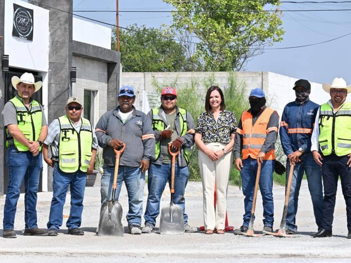 $!La Alcaldesa Sara Irma Perez supervisa los trabajos de recarpeteo.