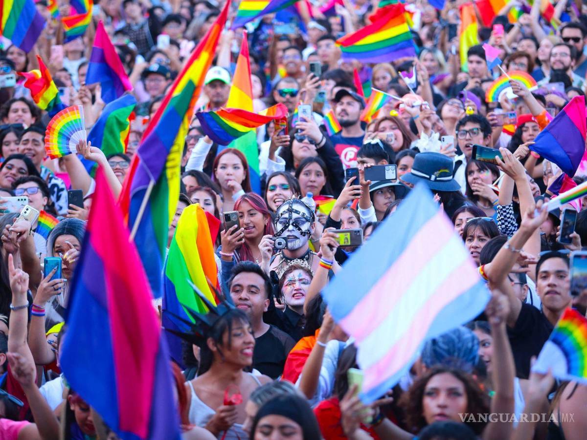 $!15/06/2024.- Marcha de la diversidad sexual en León, en dónde cientos de representantes de la comunidad LGBTI+ marcharon exigir por sus derechos.