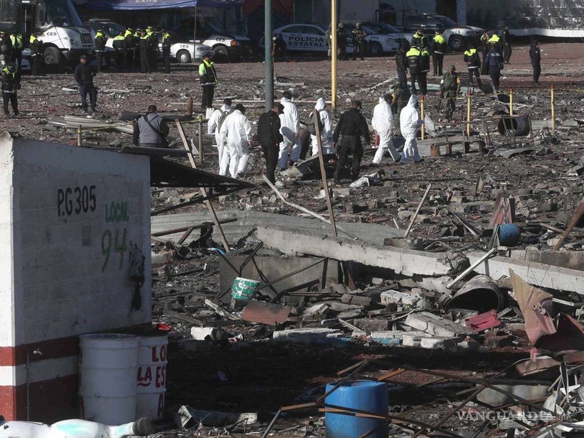 $!Hallan restos en lo que quedó del mercado en Tultepec