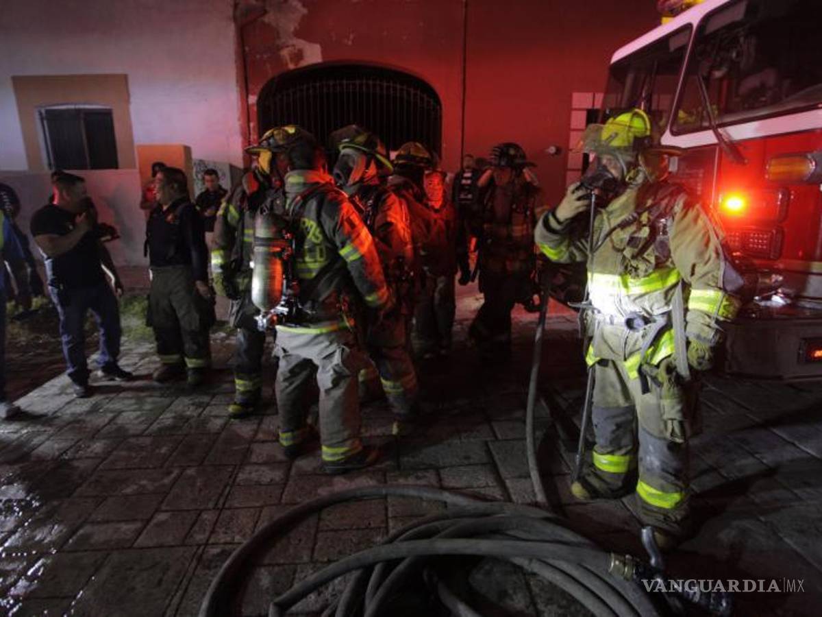$!Casas, negocios y vehículos cercanos fueron desalojados.