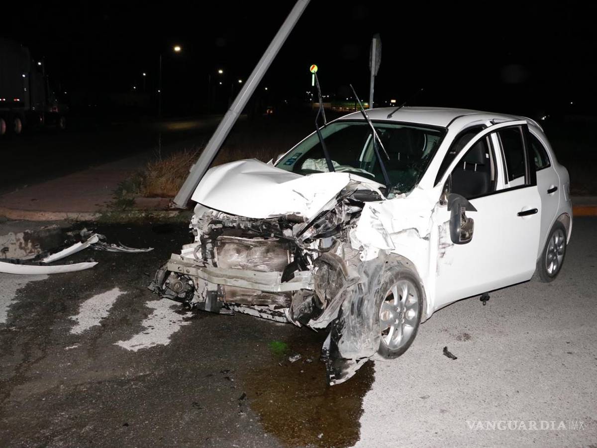 $!Trailero quita derecho de paso y causa accidente