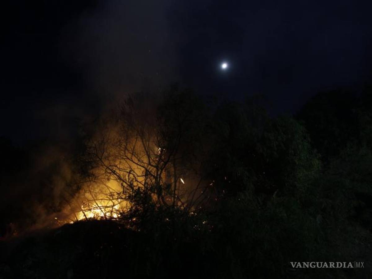 $!Cuando el personal de Bomberos llegó, solo concluyó las maniobras que iniciaron los elementos de la Policía Municipal.