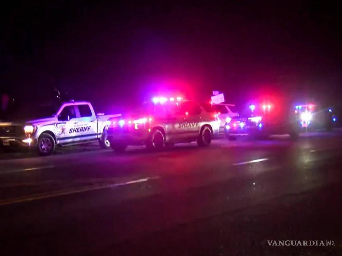 $!Cinco de las víctimas salieron disparadas de la camioneta tras ser impactados por el tren.