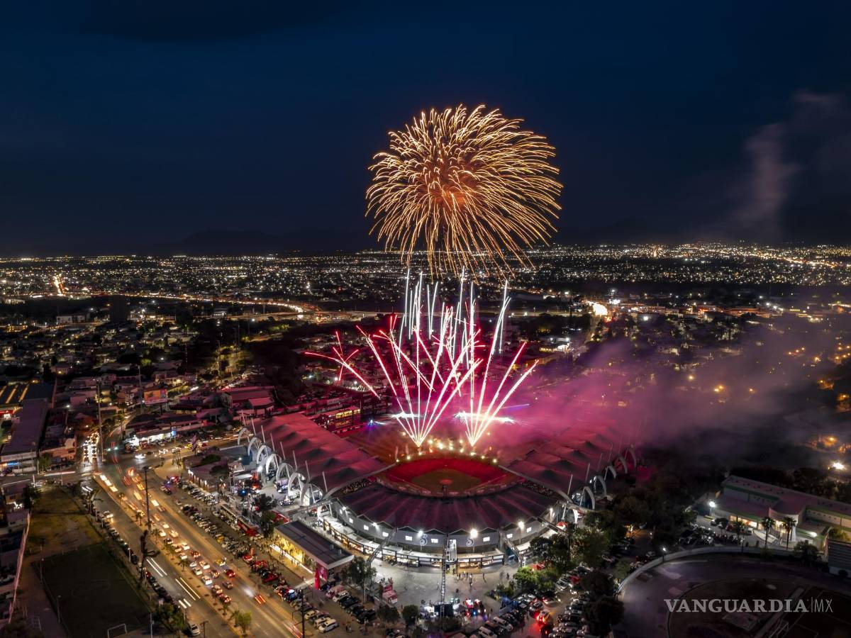 $!Este era el espectacular show de juegos artificiales de la inauguración.