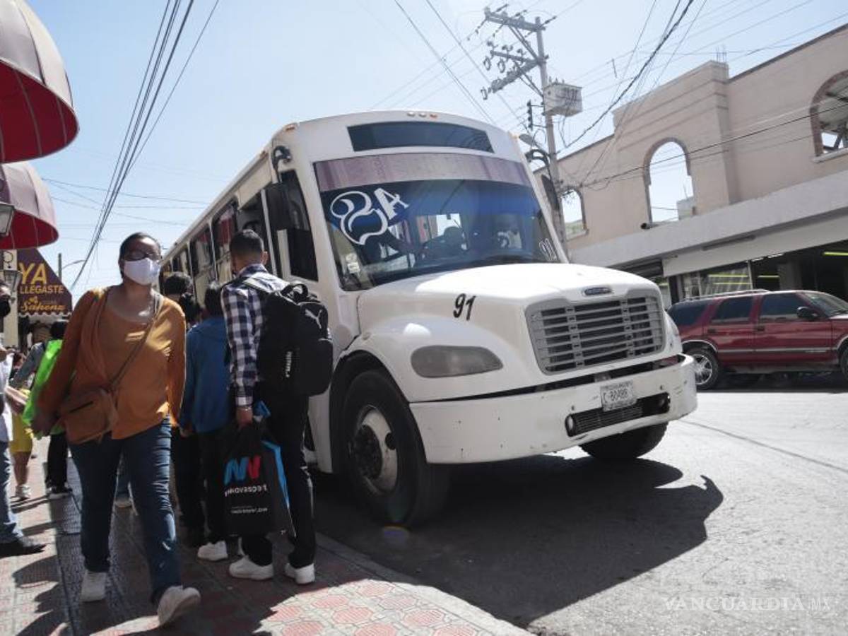 $!Estudiantes expresaron no utilizar siempre el transporte público porque tarda de entre una hora y media a dos horas para llegar al destino.