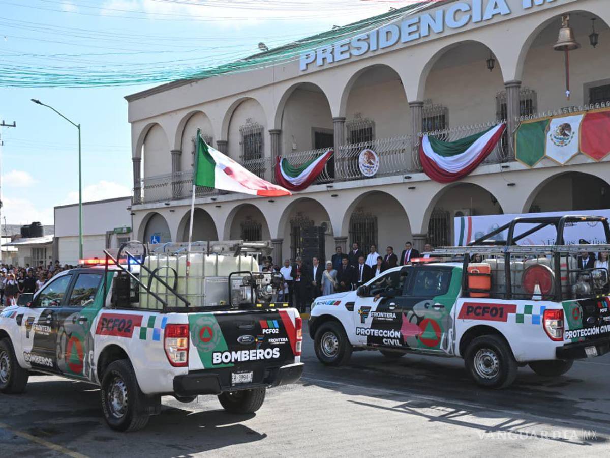 $!Las familias abarrotaron la plaza principal para celebrar el aniversario de la Independencia.