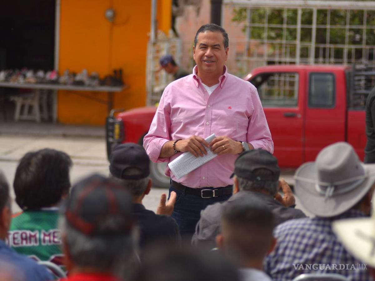 $!Durante su visita a ejidos de la Región Laguna, el candidato del PT, Ricardo Mejía, señaló que la presencia de elementos de seguridad son un método de intimidación.