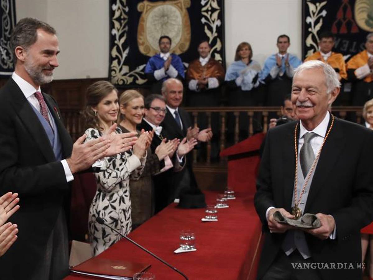 $!Eduardo Mendoza reivindica el humor al recibir el Premio Cervantes