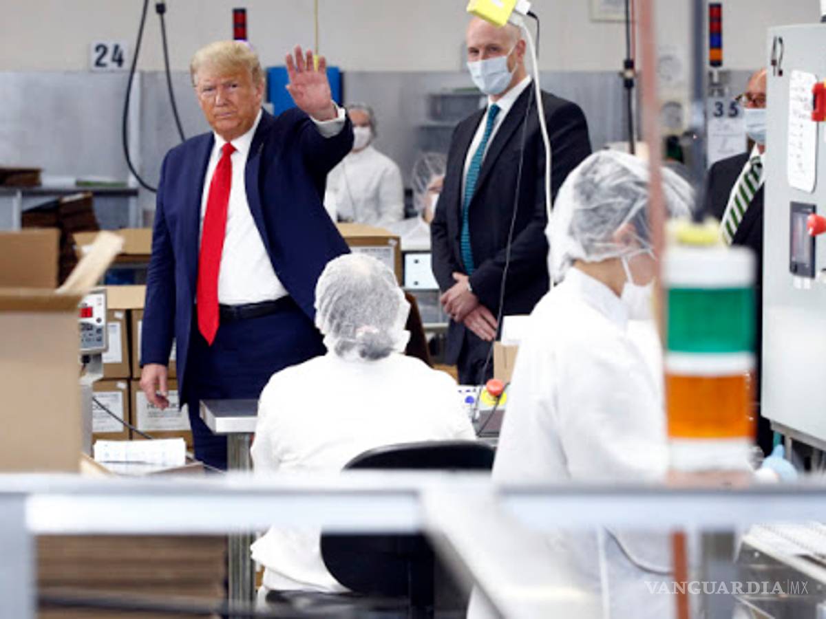 $!Fábrica de test para COVID-19 destruye toda su producción... porque Trump la visitó sin mascarilla