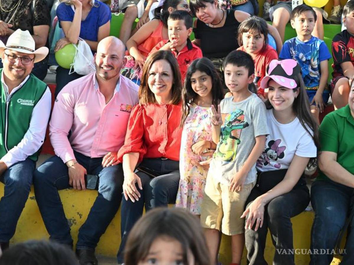 $!La alcaldesa saluda a niñas y niños, destacando la importancia de invertir en su bienestar.