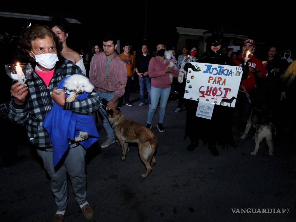 $!Saltillenses acompañan a Verónica, dueña de Ghost, mientras exigen por justicia.