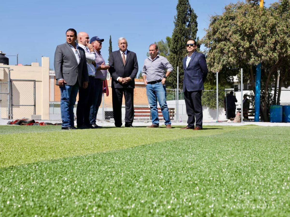$!Cientos de jóvenes deportistas de Saltillo podrán disfrutar de un campo de béisbol renovado en el Ateneo Fuente.