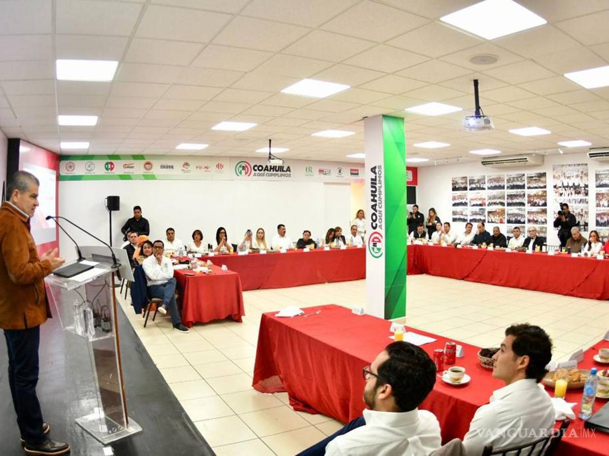 $!El gobernador saliente anunció que el 1 de diciembre, Manolo Jiménez Salinas tomará protesta como su sucesor, llamando a la acción al PRI para respaldar al nuevo gobernador.