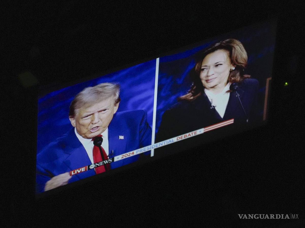 $!Un monitor fuera del escenario durante un debate presidencial entre Donald Trump y Kamala Harris, organizado por ABC News en Filadelfia, Pensilvania.