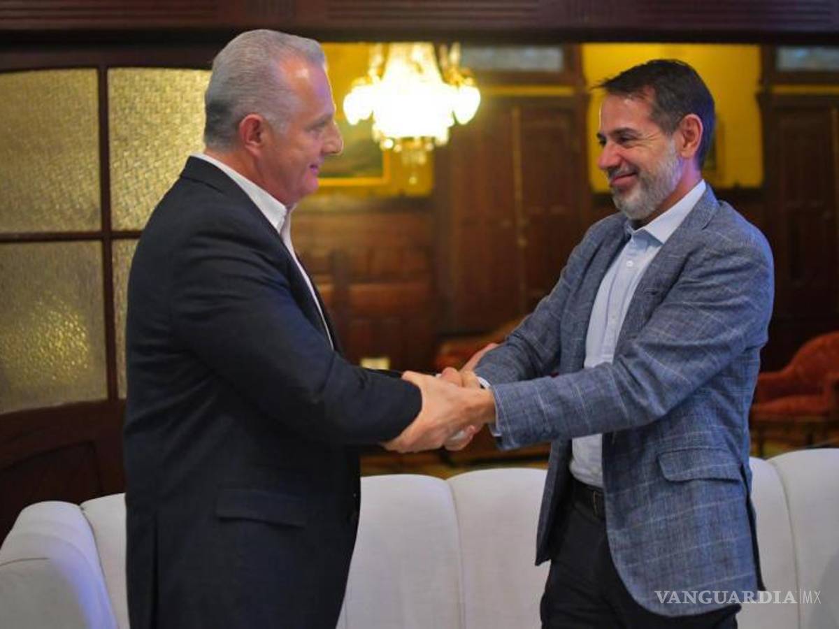 $!Con un saludo fraterno recibió Román Cepeda al embajador español.