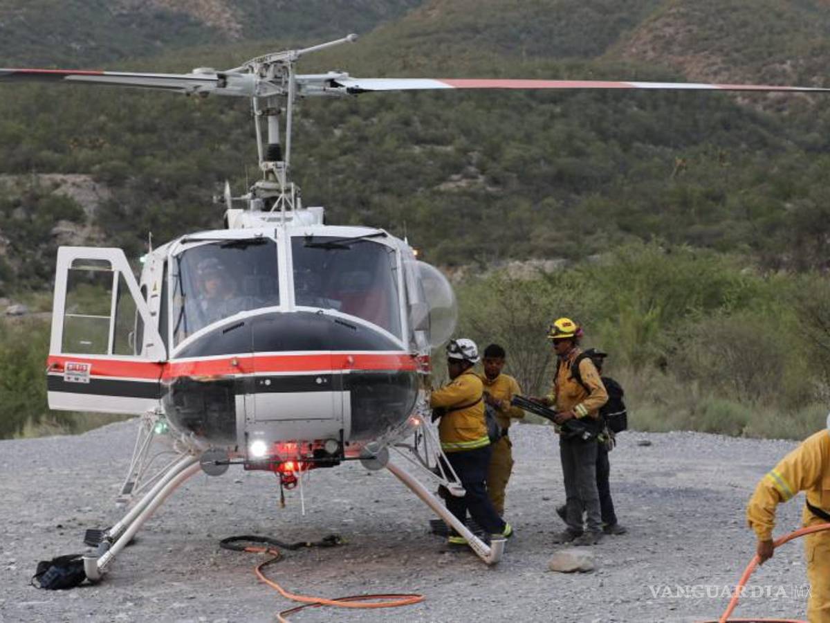 $!En las labores han participado tres helicópteros, dos de PCNL y uno de Protección Civil de Santiago.
