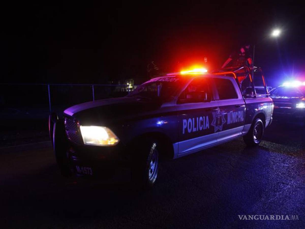 $!Los uniformados de la Municipal llevaron a los detenidos a las celadas de la Policía Municipal para ponerlos a disposición del Ministerio Público.