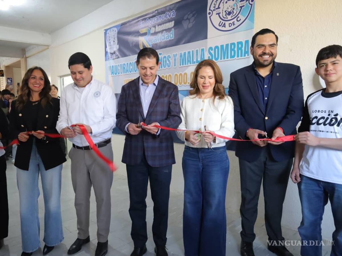 $!Em la Escuela de Bachilleres de Aguanueva, Octavio Pimentel inauguró obras por 910 mil pesos.
