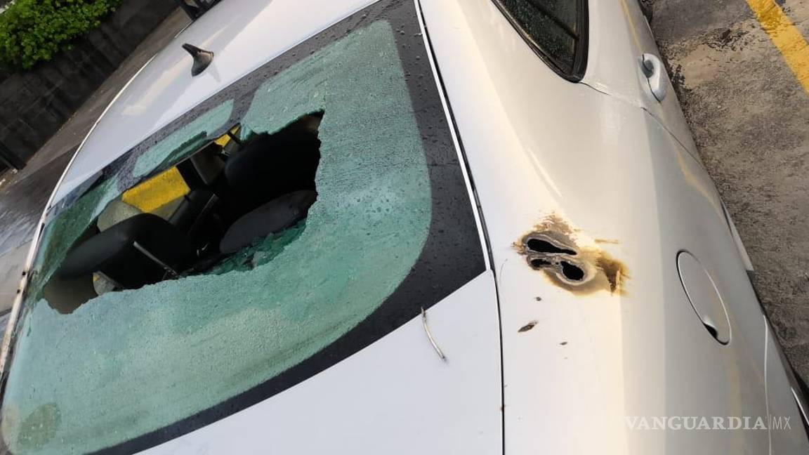 $!Tormenta eléctrica en Saltillo causa daños a auto (video)