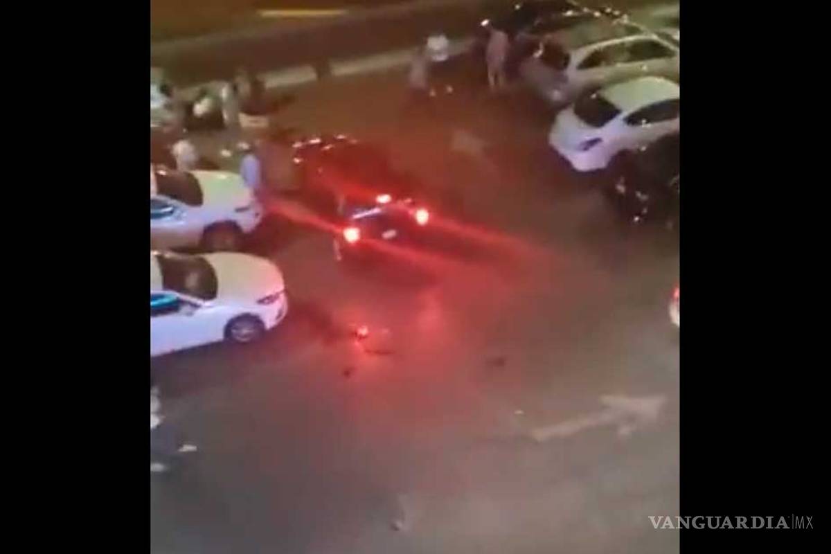 Exhiben en videos brutal trifulca en plaza comercial de Monterrey