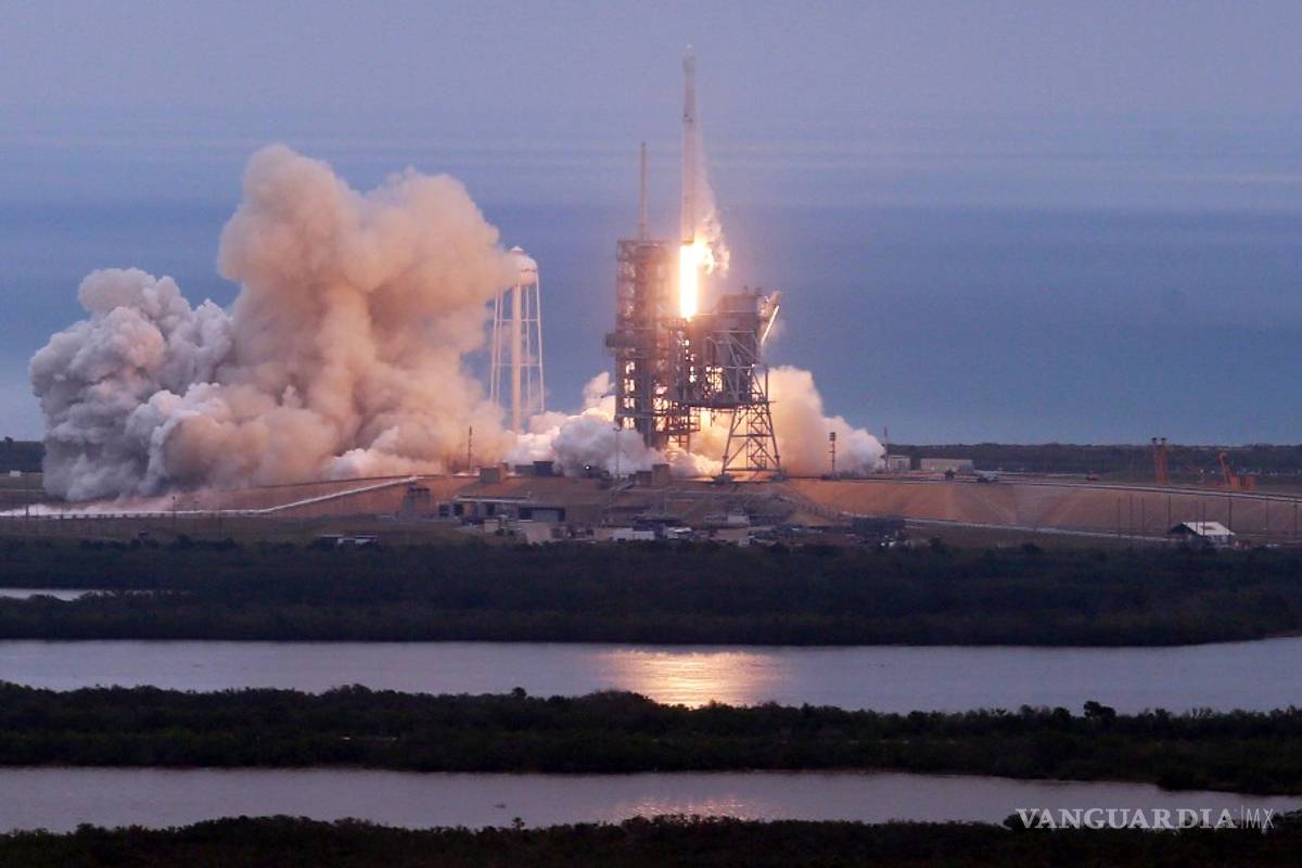 Space X lanza cápsula Dragón hacia Estación Espacial