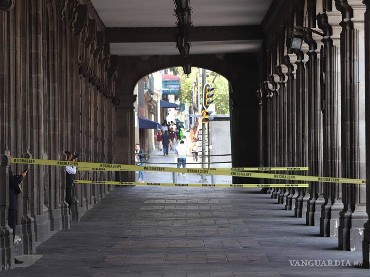 $!Coronavirus: El emblemático Zócalo de Ciudad de la CDMX luce desértico por el COVID-19