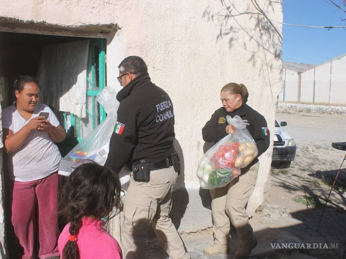 $!Elementos de Fuerza Coahuila entregan apoyo a mujer invidente