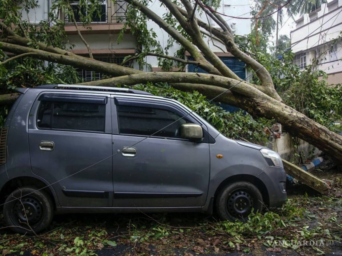 $!Super ciclón Amphan arrasa y destroza todo lo que se interpone en su paso por la India y Bangladesh (fotos)
