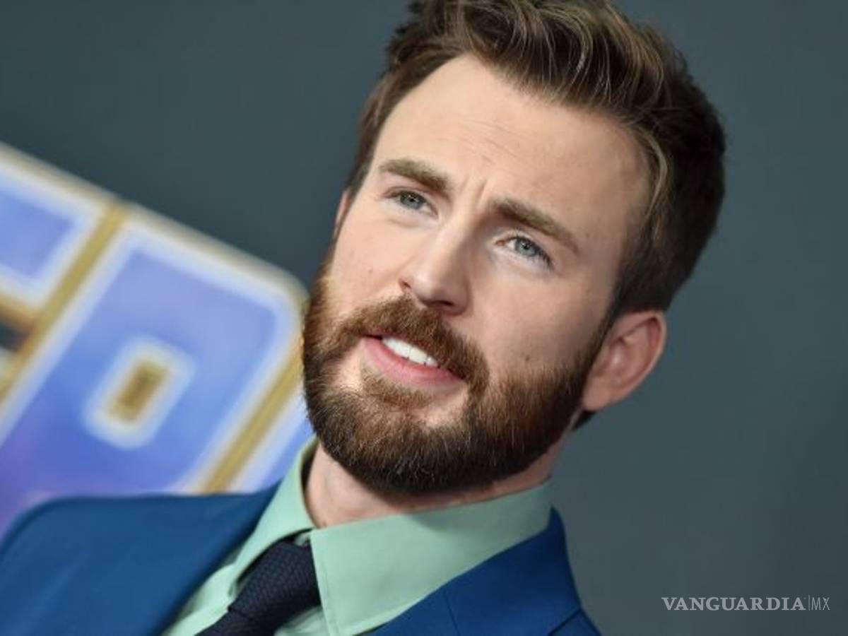$!¡Chris Evans está en México!: Captan al actor en una playa mexicana