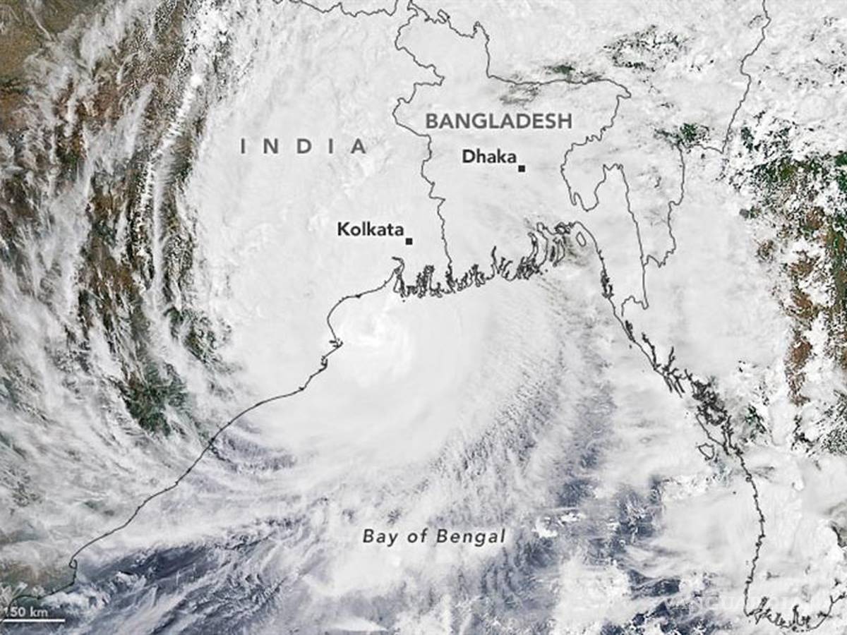 $!Super ciclón Amphan arrasa y destroza todo lo que se interpone en su paso por la India y Bangladesh (fotos)