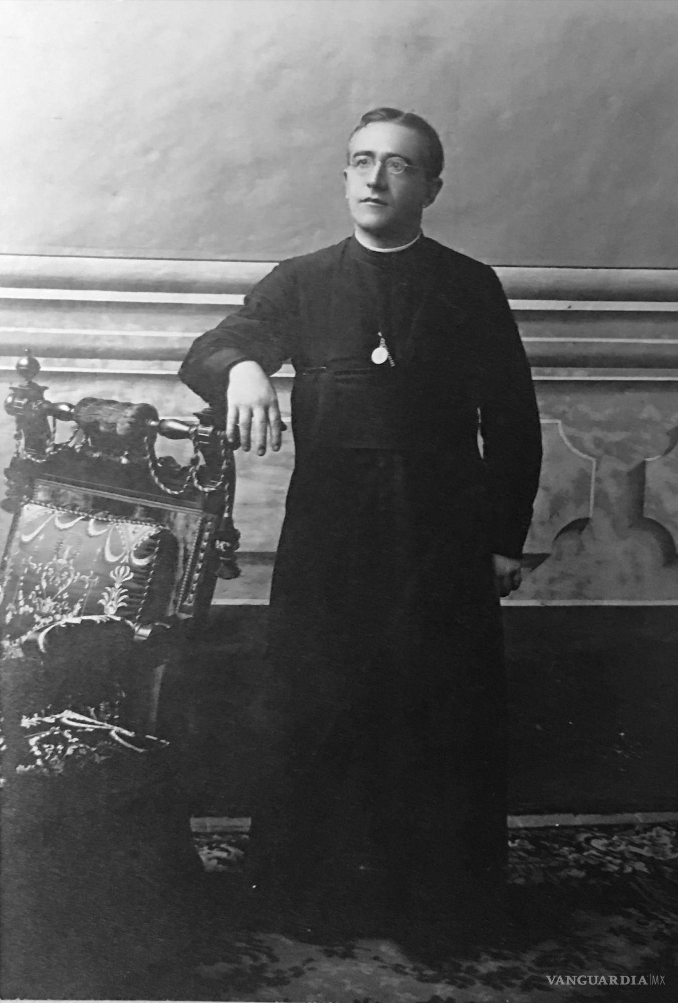 $!El padre Telésforo Francisco María Corta Beraza, a cuyo amor por las postales y diligencia en su cuidado, debemos un importante acervo.