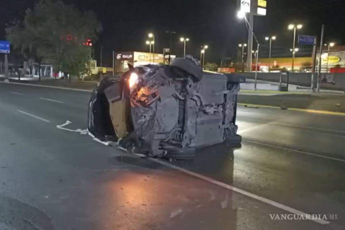 $!Dos carriles quedaron obstruidos mientras se realizaban las maniobras de auxilio.