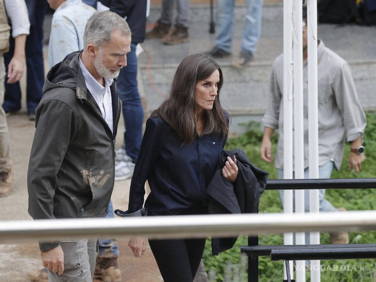 $!Los reyes Felipe y Letizia a su llegada al Centro de Emergencias de la Generalitat en Valencia.