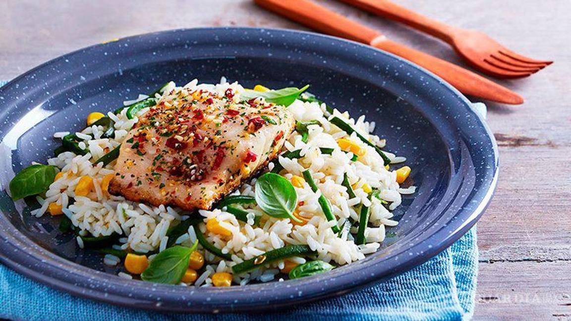 $!Arroz poblano con pescado a la parrilla.