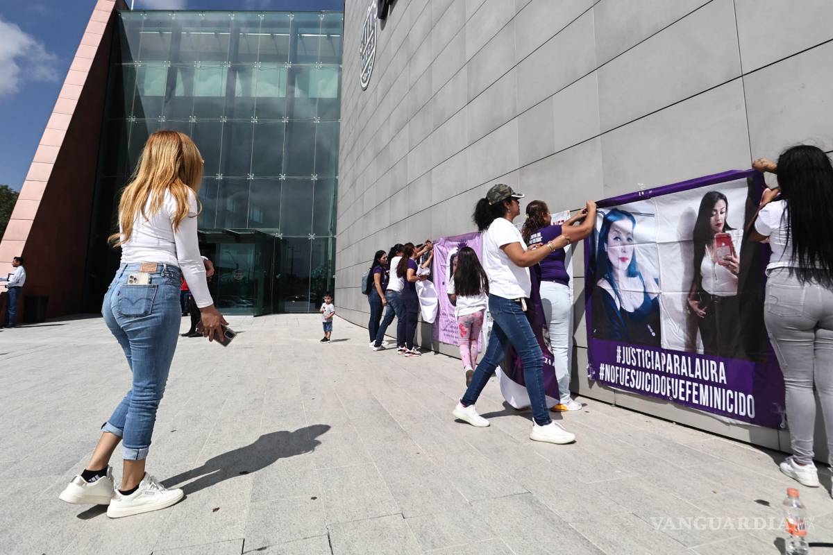 $!Las pancartas que pusieron a las afueras del Centro de Justicia Penal simbolizaron la resistencia que mantienen.