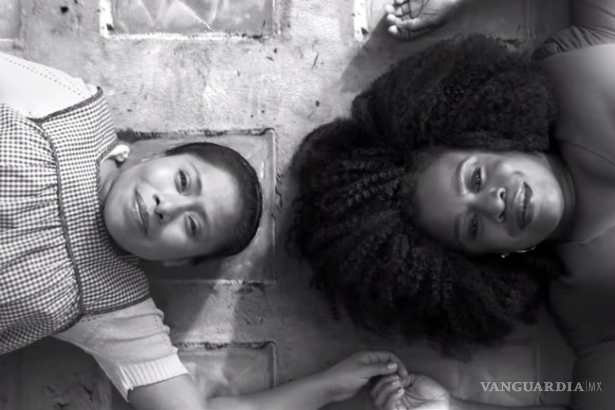 Yalitza Aparicio y Uzo Aduba recrean una escena icónica de “Roma” para una campaña de inclusión de Netflix