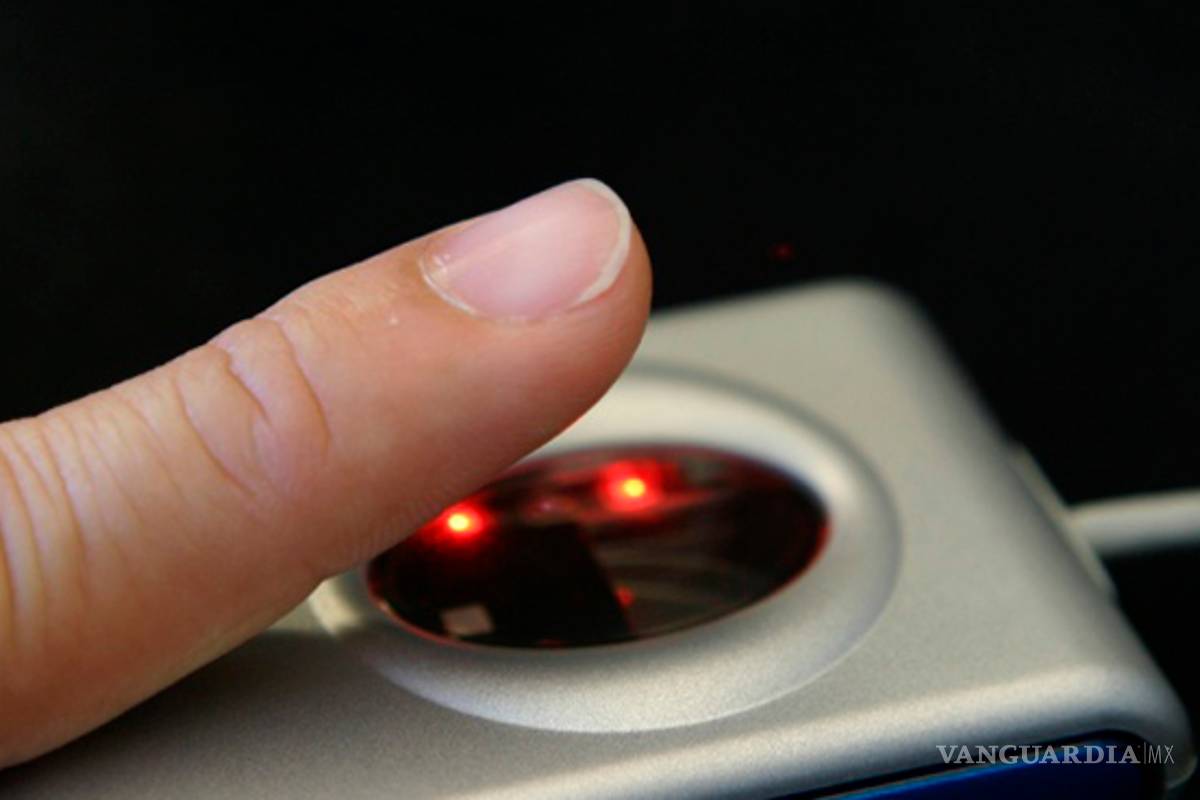 Muestran bancos avances en el uso de lectores de huellas dactilares antes de ser obligados por ley