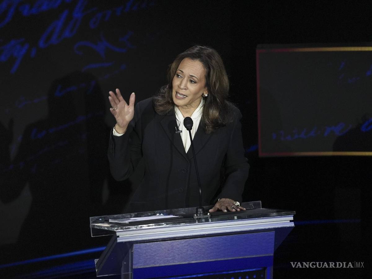 $!La candidata presidencial demócrata Kamala Harris, responde al candidato presidencial republicano Donald Trump durante el debate presidencial.