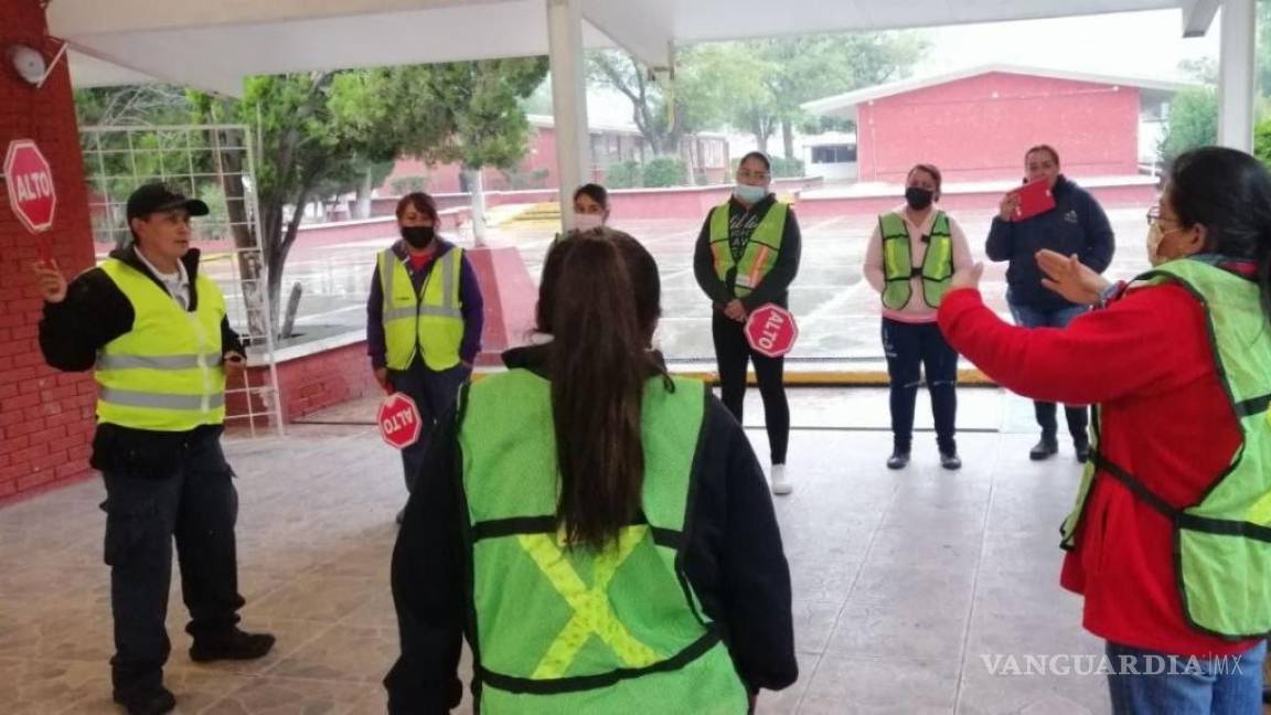 Capacitan a 200 madres y padres de familia para integrar Patrullas Escolares