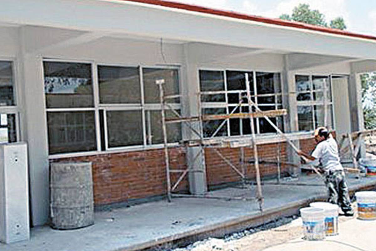 Lamentan legisladores más recorte a Educación