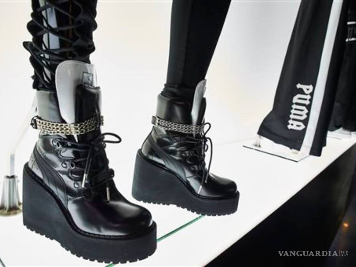 $!"Si los locos Addams hicieran ejercicio usarían mi nueva colección de ropa": Rihanna