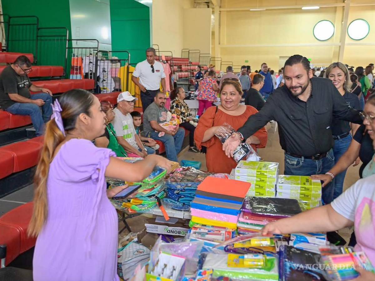 $!El municipio invierte 350 mil pesos en vales para trabajadores sindicalizados.