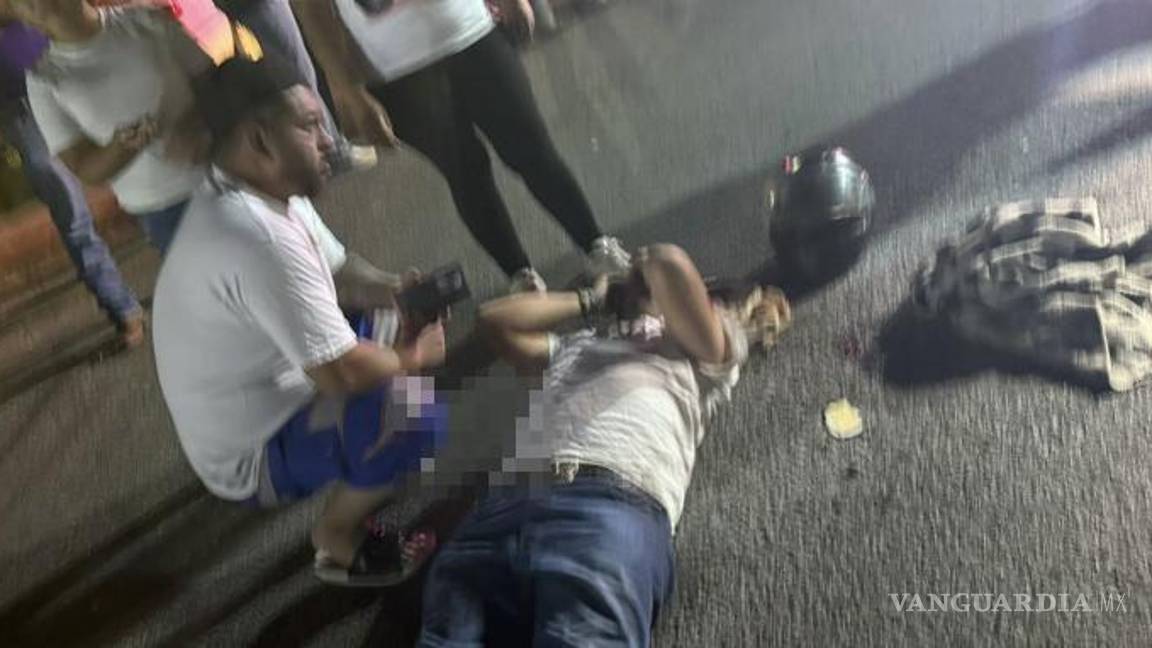 $!La motocicleta quedó dañada luego del impacto ocurrido en la colonia Valle Poniente.