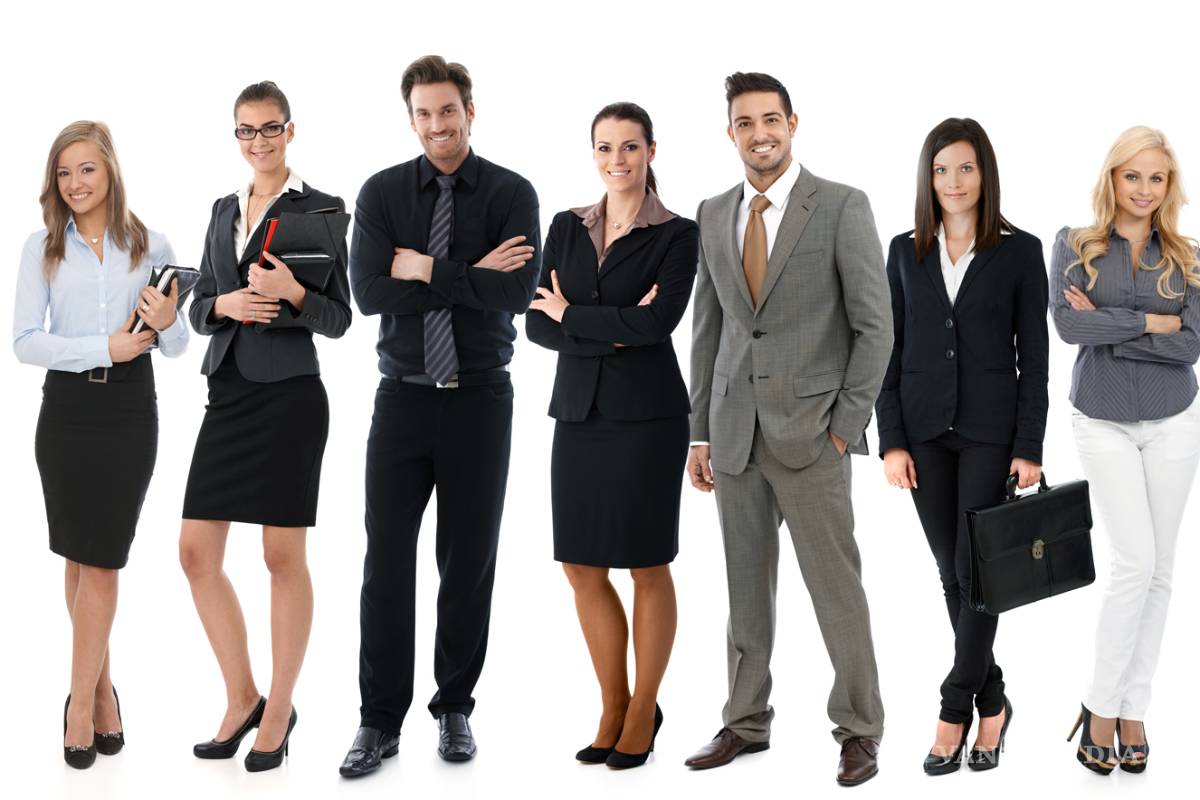 Nuevos profesionistas ganan entre $3 mil y $8 mil al mes