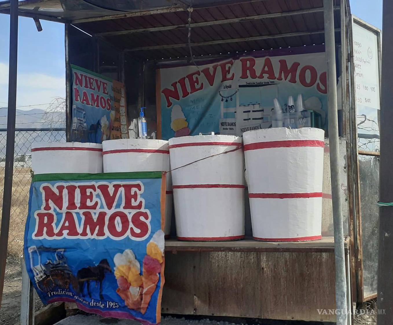 $!Víctor Manuel Ramos Lara atribuye la permanencia del negocio a la unión familiar y al compromiso con la calidad.