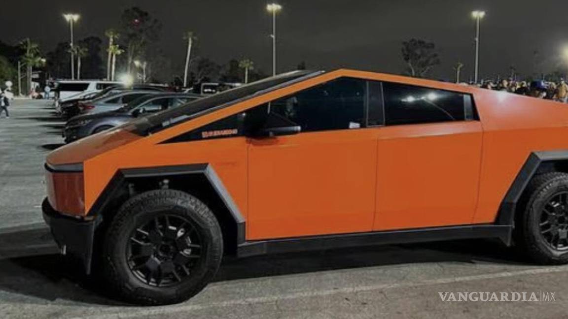 Y la única Tesla en NL...es la Cybertruck naranja de Samuel